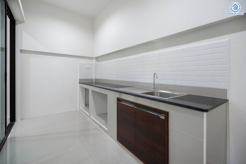 บ้านมือสองตกแต่งใหม่ โครงการ ซิกเนเจอร์ กัลปพฤกษ์ เนื้อที่ 17.10 ตร.ว. ฟังก์ชัน 3 ห้องนอน 3 ห้องน้ำ 2 ที่จอดรถ บ้านสูง 3 ชั้น ภายในกว้าง พื้นที่ใช้สอยเยอะ บนทำเลเดินทางสะดวก ติดถนนกัลปพฤกษ์ เชื่อมต่อกาญจนาภิเษก ใกล้รถไฟฟ้าสายสีน้ำเงิน "สถานีหลักสอง"...